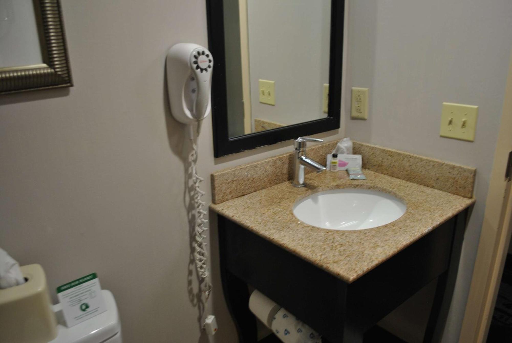Best Western Owego Inn Extérieur photo